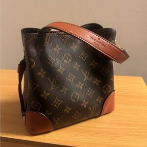Louis Vuitton Brown Monogram Women’s  Bag